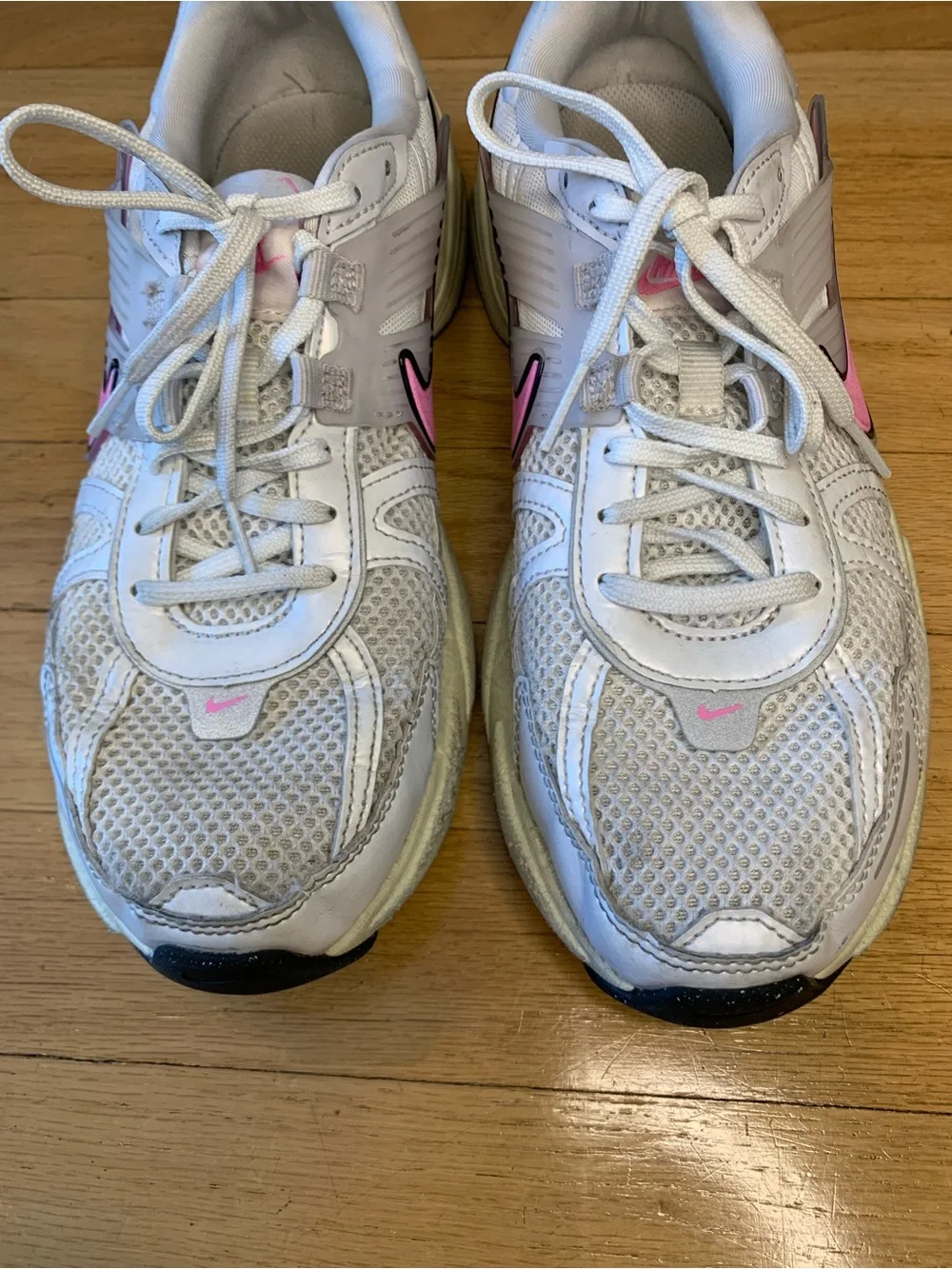 Nike V2K Run Women's Run Sneakers in White and Pink - Size 9